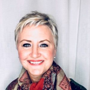 Meet your Posher, Deborah